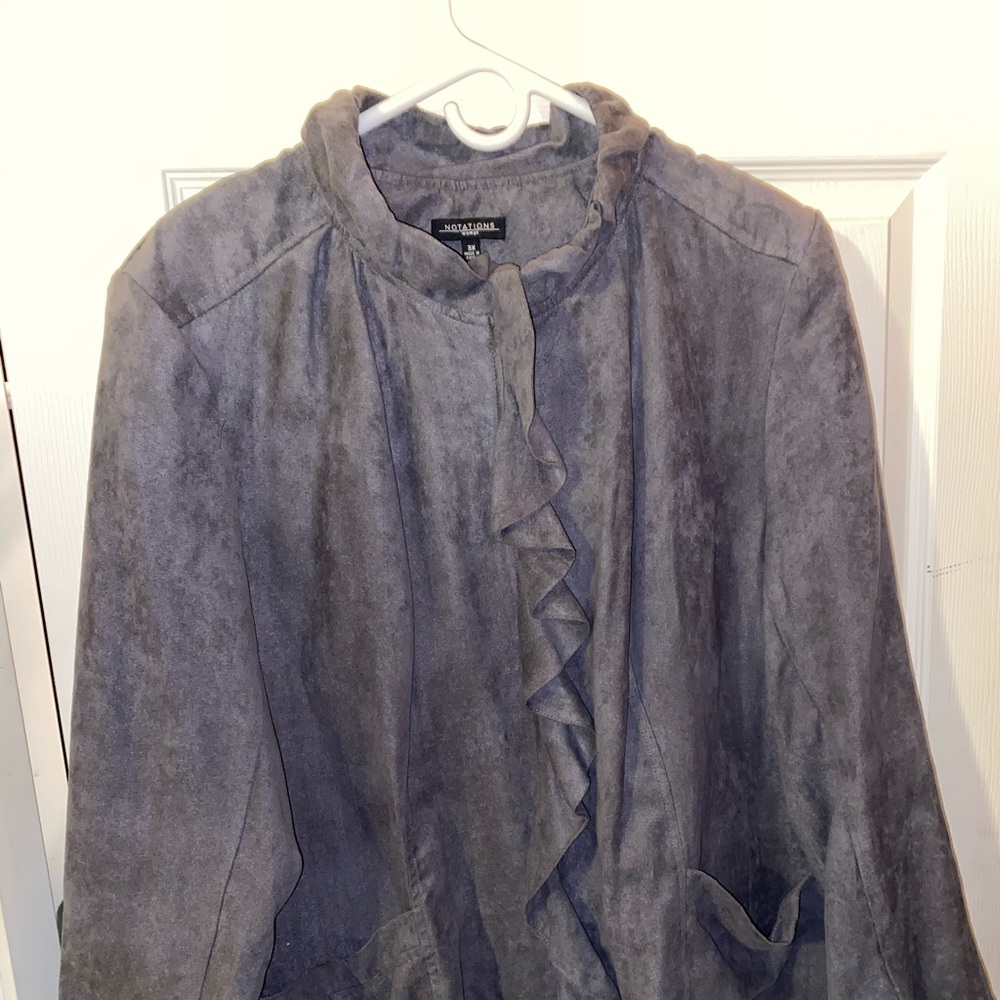 Gray velvet jacket with zip front & ruffle